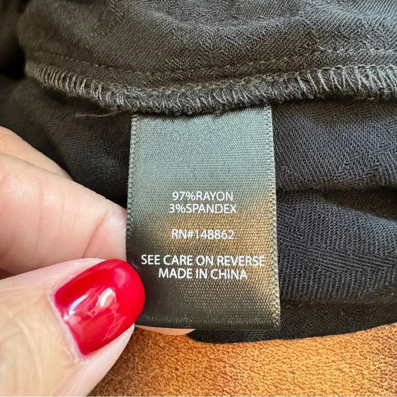 Torrid Black Sleeveless Brocade Button Up Flowy Top - Picture 6 of 7